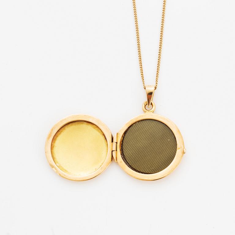 18K gold locket, with chain.