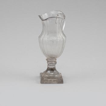 GRÄDDKANNA, glas, 1800-talets första hälft.