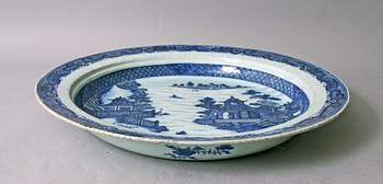 SKÅLFAT, porslin, Kina, 1800-talets början.
