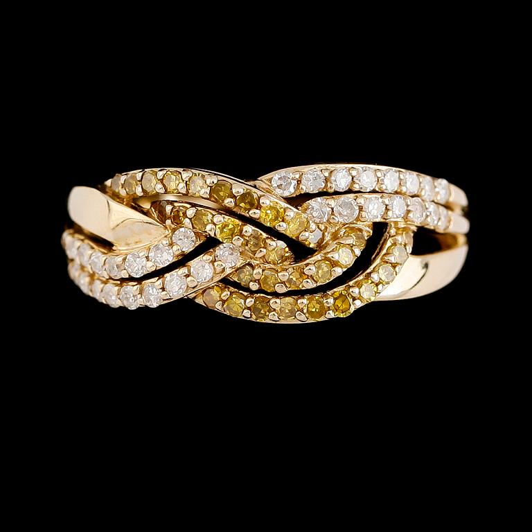 RING, 10K guld, vita och gula diamanter tot ca 0.51 ct.