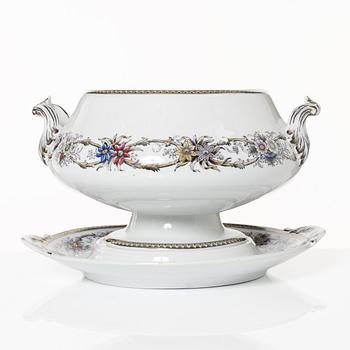 Dinner service, 100 pieces, creamware, "Iris", Rörstrand, second half of the 20th Century.