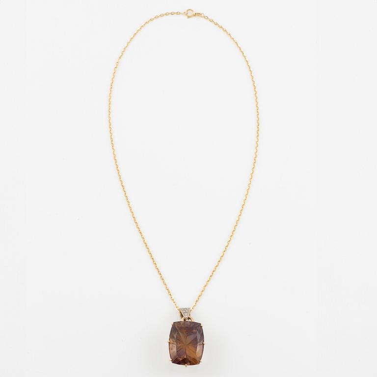 Collier 18K guld  och vitguld med ametrin och åttkantslipade diamanter.