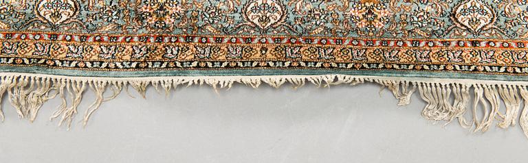 A rug, Oriental, silk, Ca. 151x95 cm.