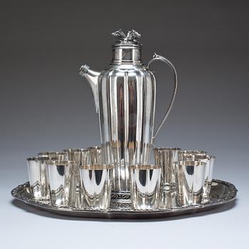 COCKTAILSHAKER, BRICKA samt BÄGARE, 12 st, sterling. CC Hermann, Danmark. Vikt ca 3.000 gr.