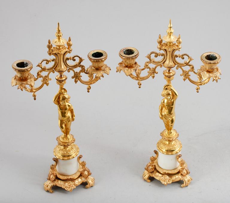 KANDELABRAR, 1 par, brons och alabaster, sent 1800-tal.