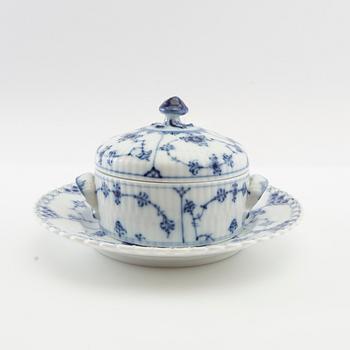 Service "Musselmalet" 15 pcs Royal Copenhagen Denmark late 20th century.