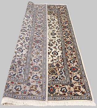 A Kashan carpet, ca 250 x 150 cm.