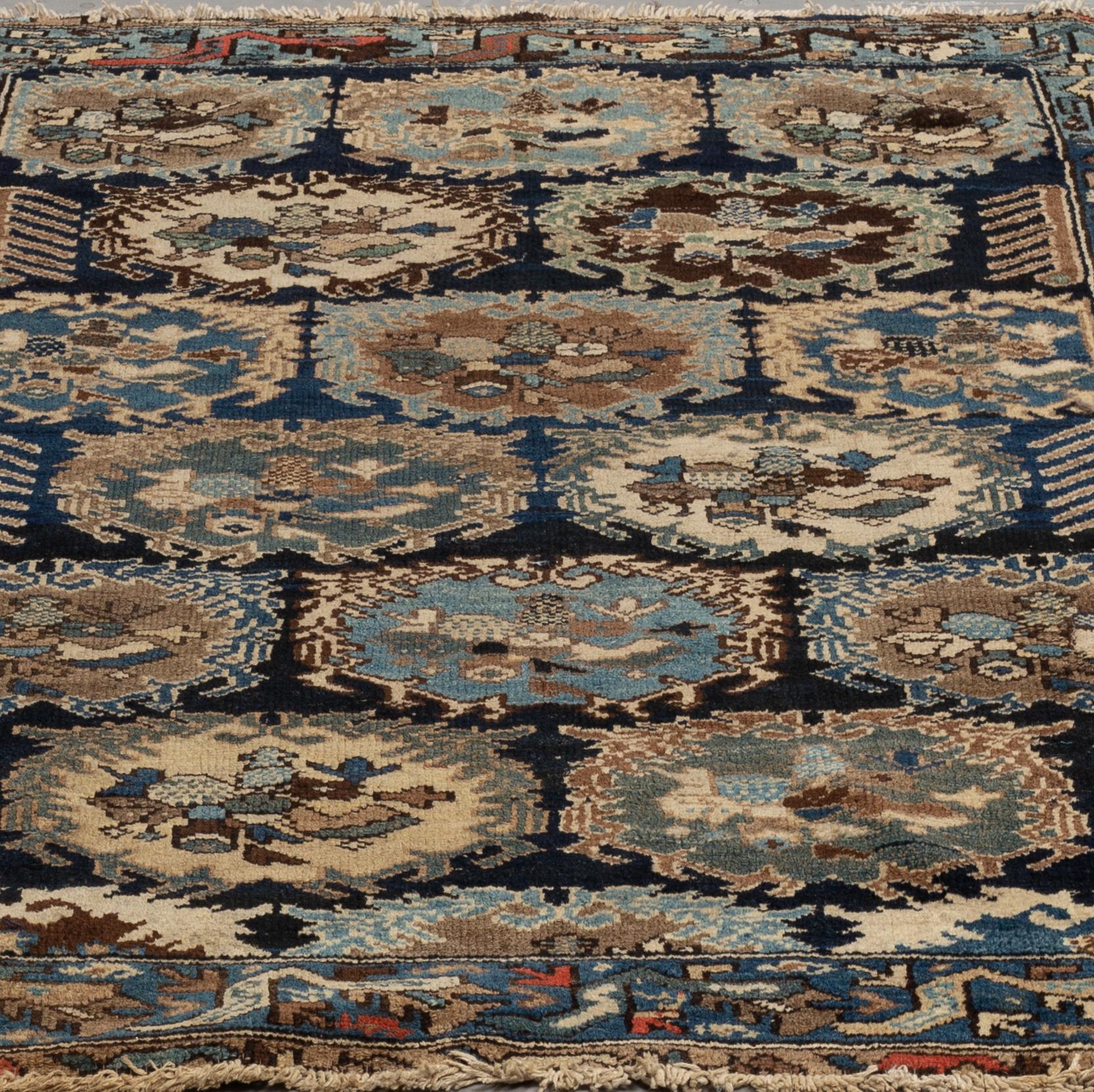 MATTO, an antique/a semi-antique Northwestern Persian, ca 158-159 x 124-126,5 cm.