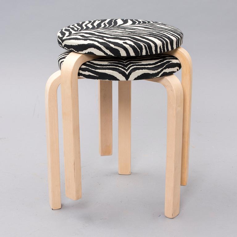 PALLAR, 2 ST. Modell 60, Alvar Aalto, Artek, formgiven 1933. 2000-tal.