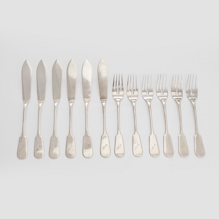 A twelve-piece silver fish cutlery, set, maker's mark of Juho Tepponen oy, Helsinki 1925.