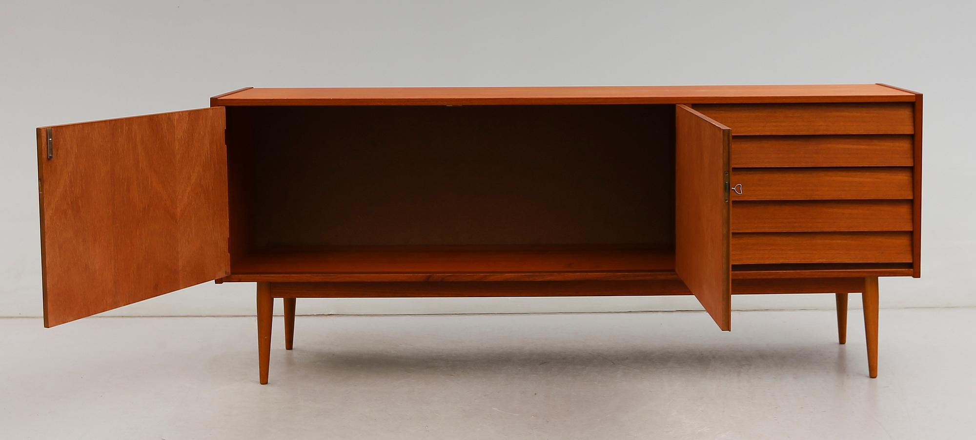 SIDEBOARD, 1900-talets andra hälft.