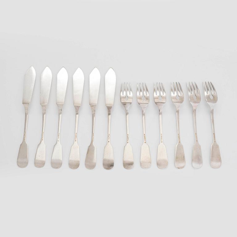 A twelve-piece silver fish cutlery, set, maker's mark of Juho Tepponen oy, Helsinki 1925.