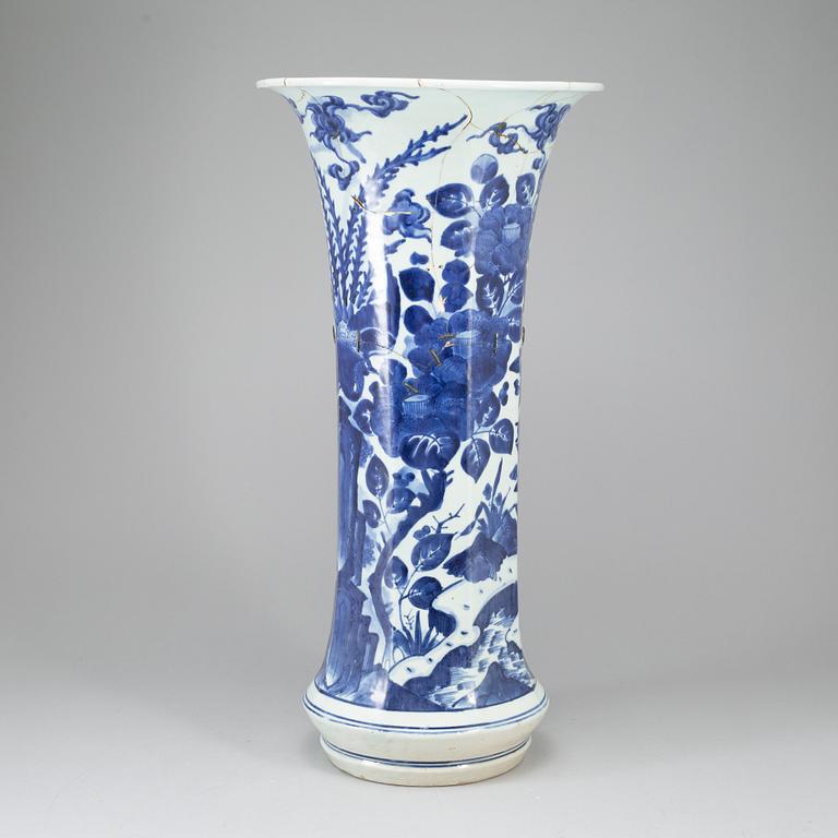 A Japanese blue and white vase, Genroku, circa 1700.