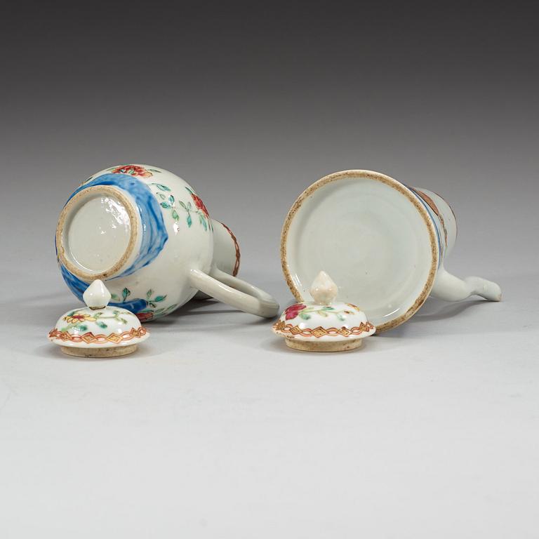 A famille rose 'rooster' chocholat pot and tea pot with cover, Qing dynasty, Qianlong (1736-95).