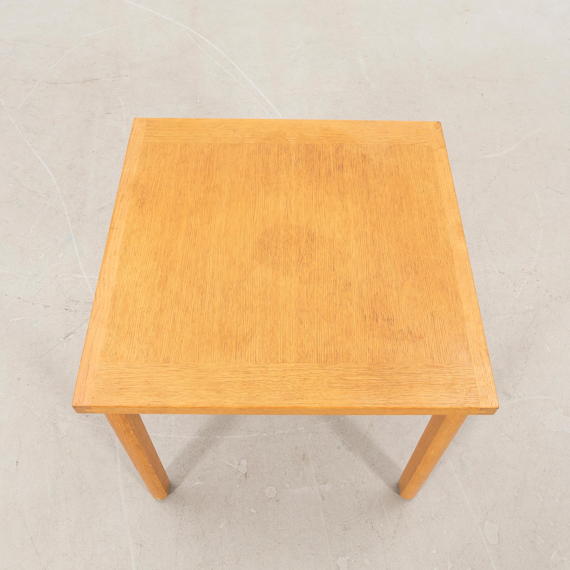 Ingmar Relling, soffa samt sidobord "Svane", ur Svane-serien, Ekornes Fabrikker A/S, Norge, 1970-tal.