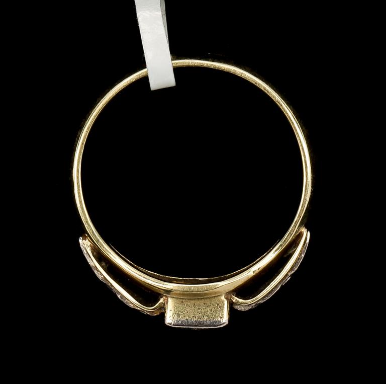 RING, 18k guld med brilliantslipad diamant.