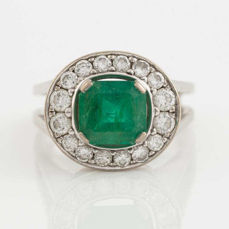 Rey Urban, Emerald-cut emerald and brilliant cut diamond ring.