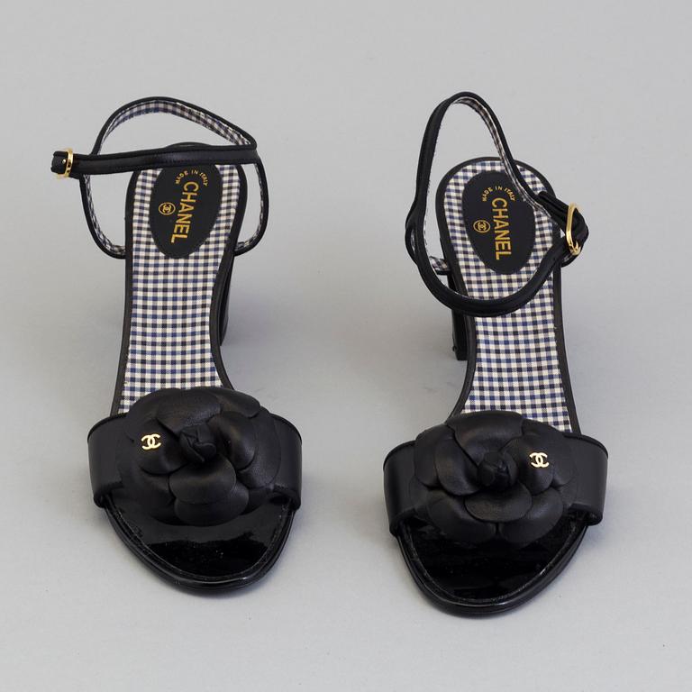 Shoes/slingbacks by Chanel, size 41.