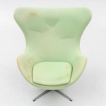 Arne Jacobsen, a swivel easy chair, 'The Egg', Fritz Hansen 1992.