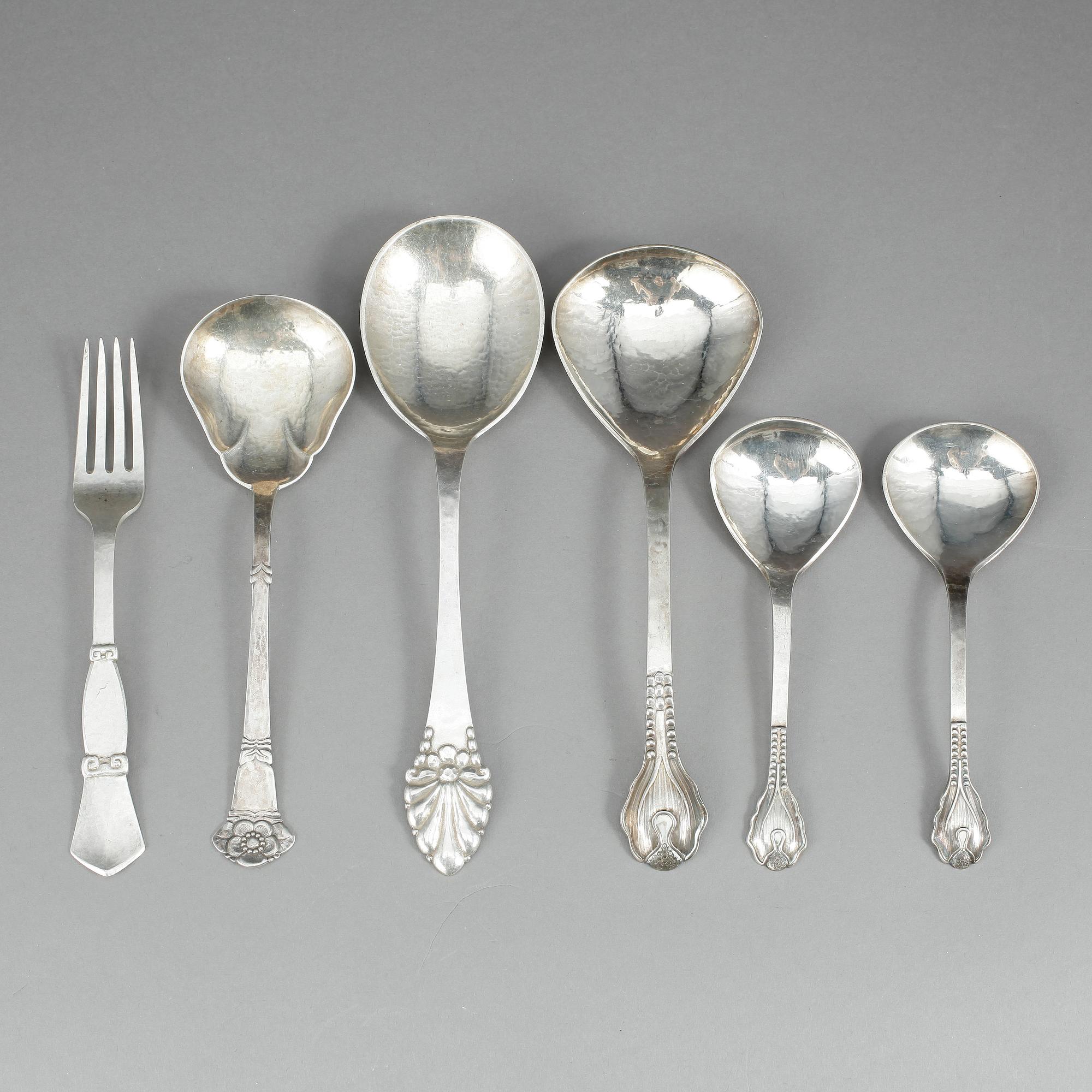 PARTI SILVERBESTICK, 6 delar, bl.a Erlandssons Silvervarufabriks, Kristianstad, 1927. Total vikt ca 355 gram.