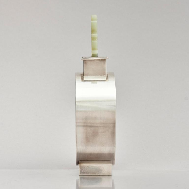 Inga Lagervall Ringbom, flaska med lock, sterling silver och nefrit, Stockholm 1978.