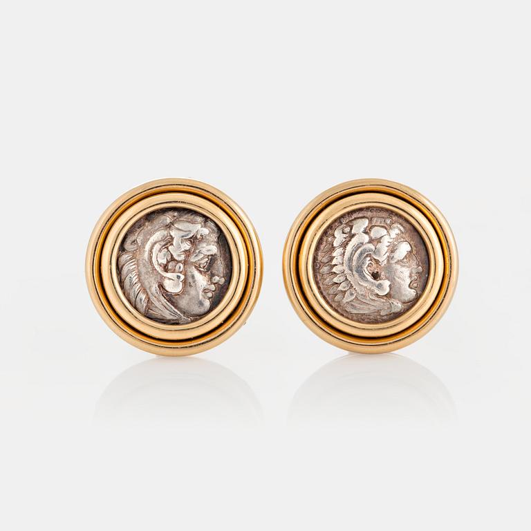 Bulgari ett par örhängen "Monete" 18K guld med mynt från antiken.