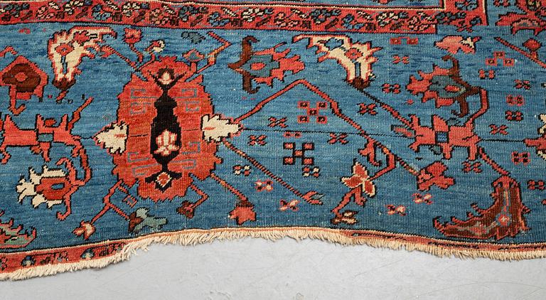 A carpet, antique Heriz/Bakshaish, ca 633-645 x 321-328,5 cm.