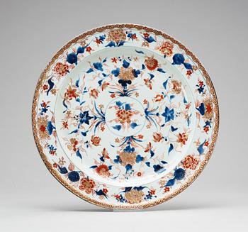 90. An imari charger, Qing dynasty, Kangxi (1662-1722).