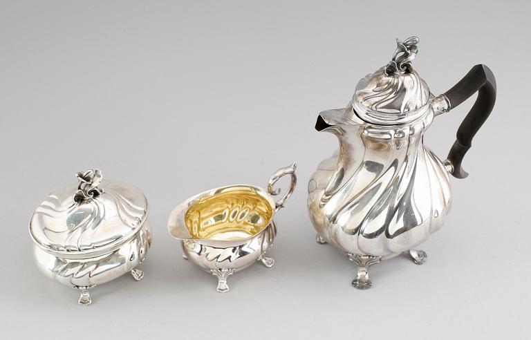 KAFFESERVIS, 3 delar, silver, CG Hallberg, Stockholm 1946. Vikt ca 1261 gram.