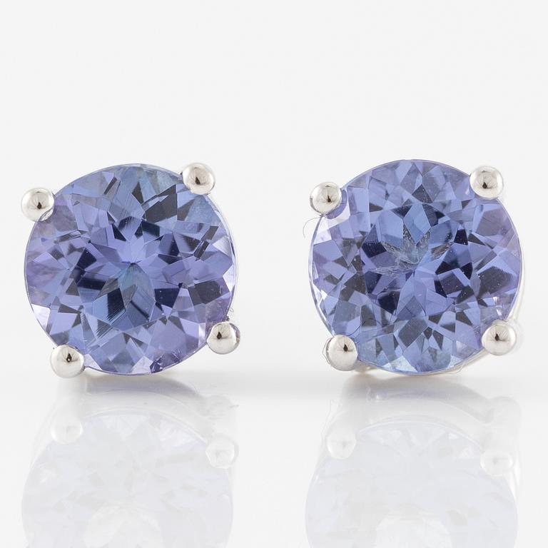 Earrings 18K white gold with tanzanites.