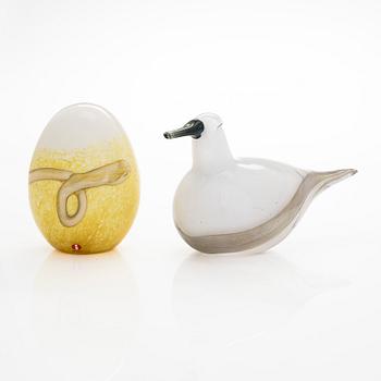 Oiva Toikka, a "Steller's Eider" glass bird and egg, signed O. Toikka Nuutajärvi 2006, the egg numbered 668/750.