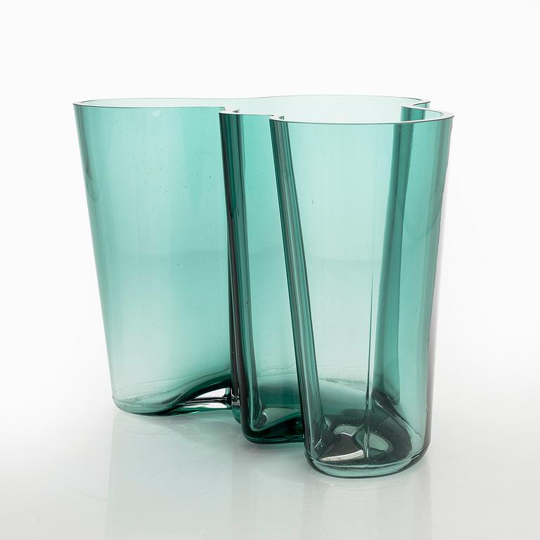 Alvar Aalto, vas "3030", signerad Alvar Aalto.