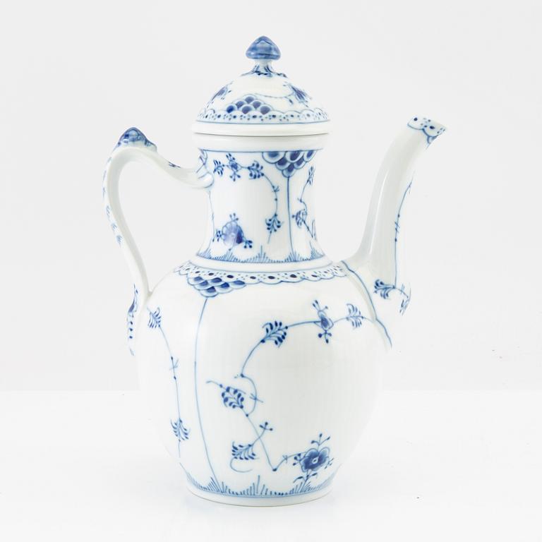 Service approximately 51 pieces "Musselmalet" Royal Copenhagen Denmark porcelain, late 20th century.