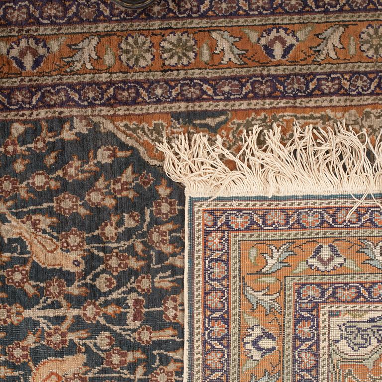MATTA, old, Kayseri, silke, figural, ca 132 x 88 cm.