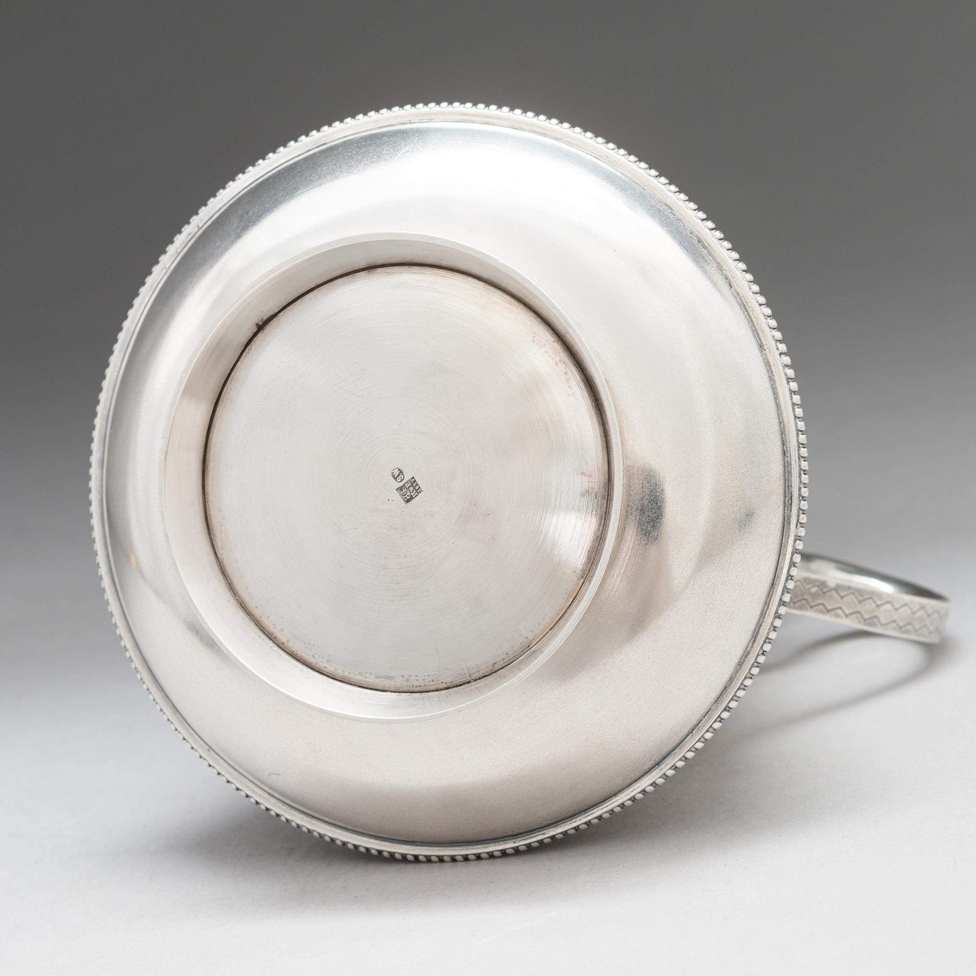 A Russian silver sugar bowl, maker's mark of Stefan Wäkevä, Saint Petersburg 1888.