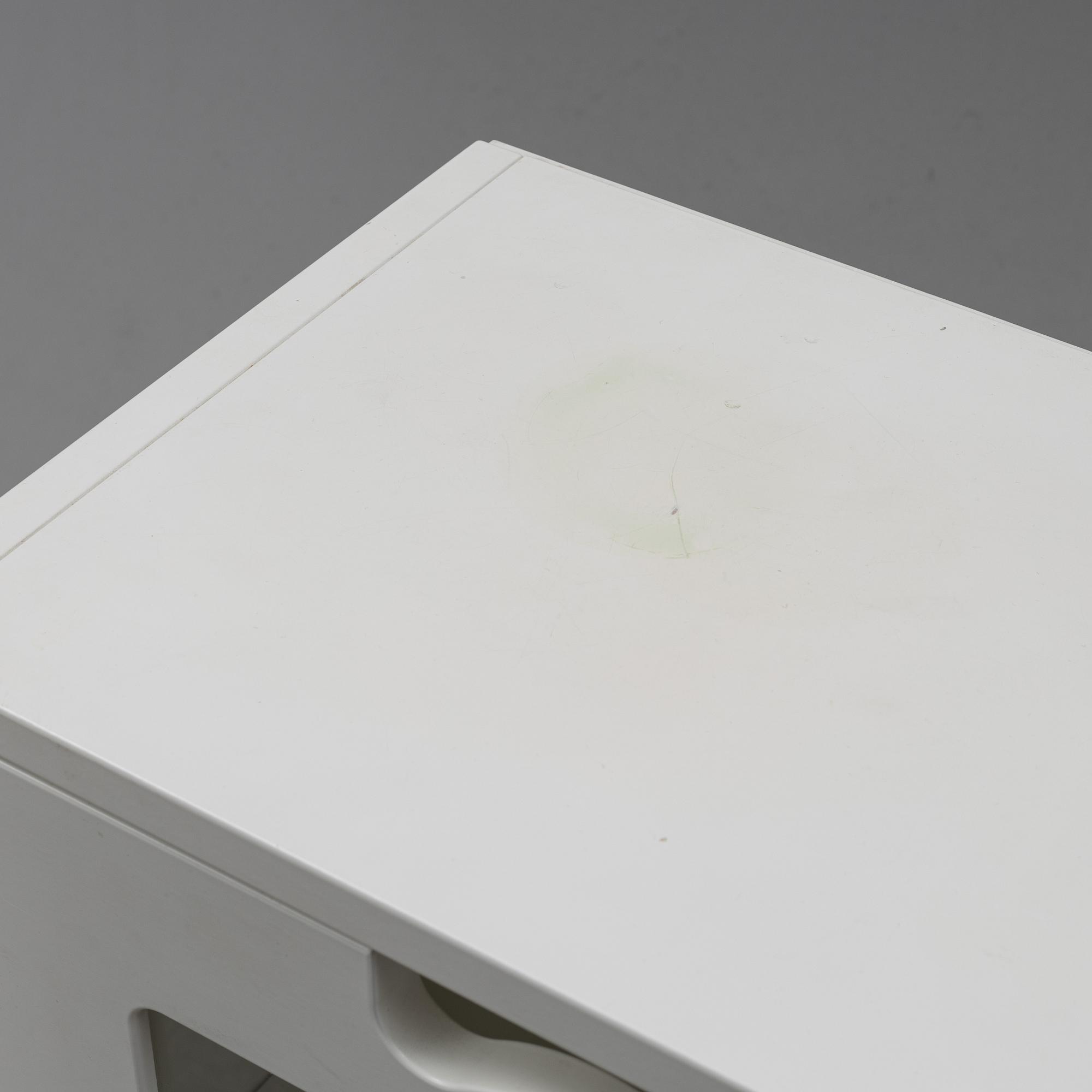 Jonas Bohlin & Thomas Sandell, a 'Snow' vitrine cabinet for Asplund.