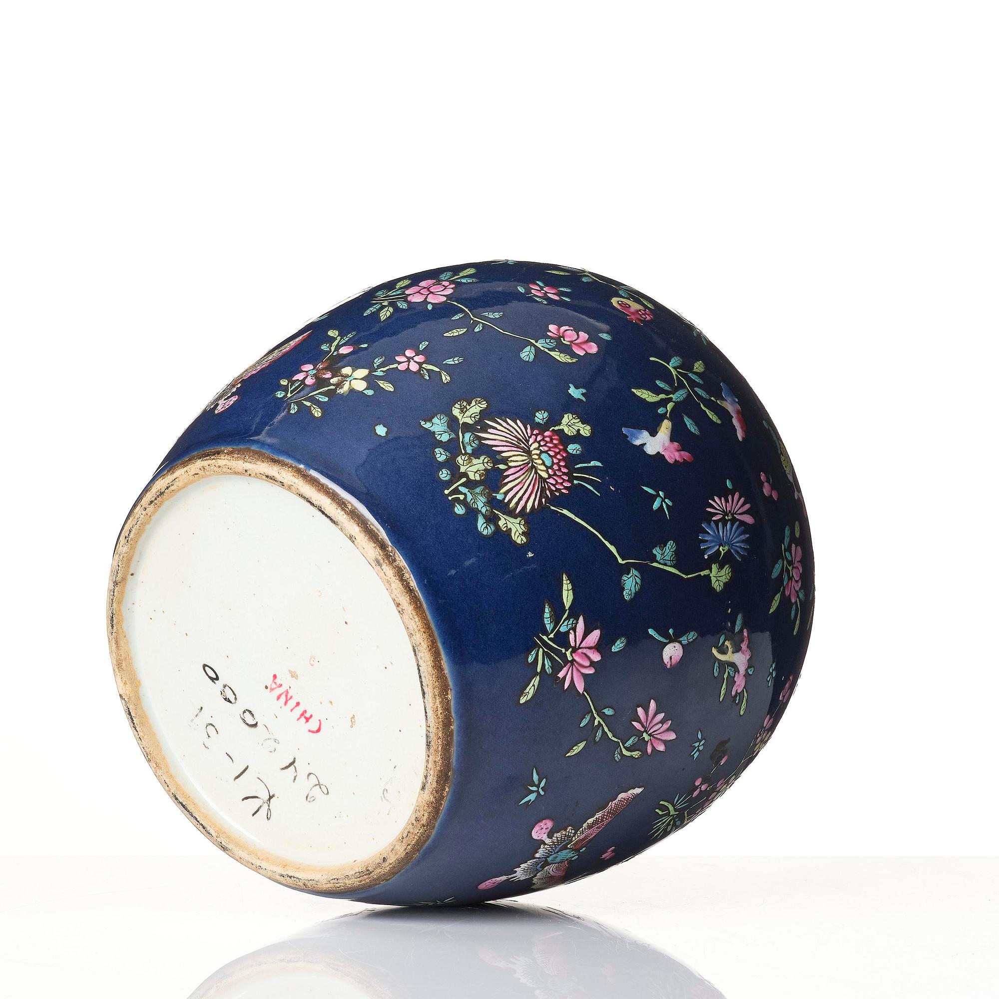 Kruka, porslin. Qingdynastin, 1700-tal.