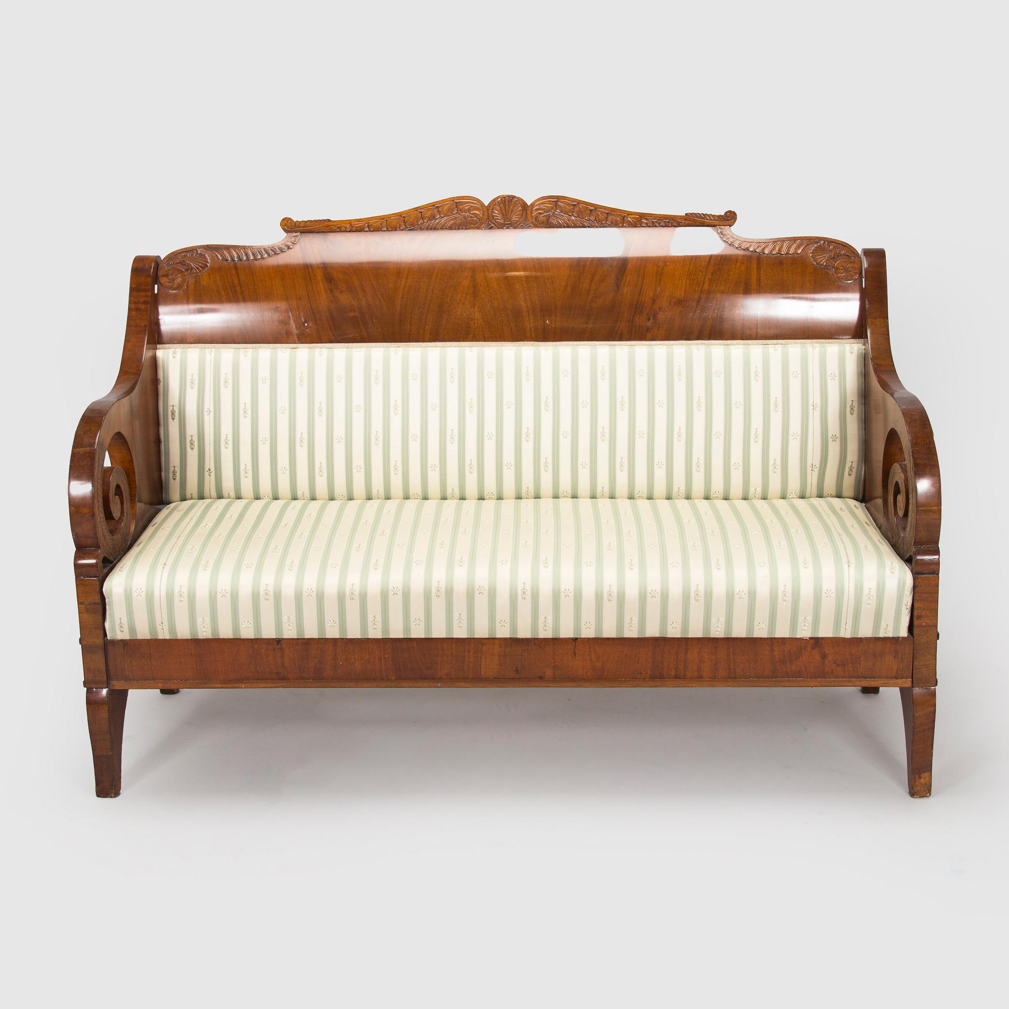 Sohva ja pöytä, biedermeier-tyyli, 1800-luvun loppupuoli.