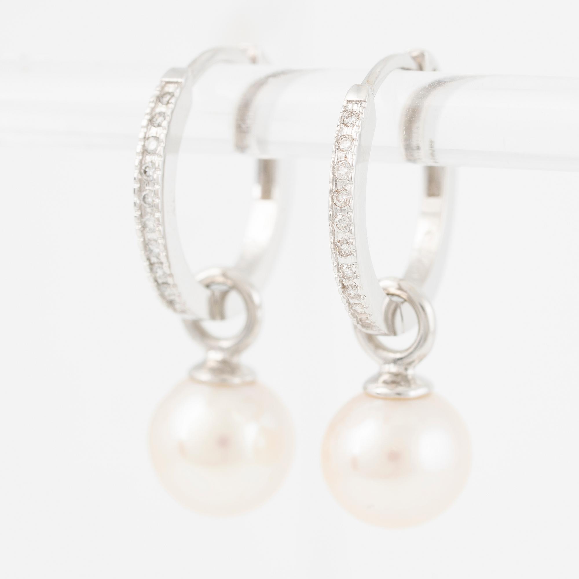 Earrings 14K white gold with cultured Akoya pearls and brilliant-cut diamonds.
