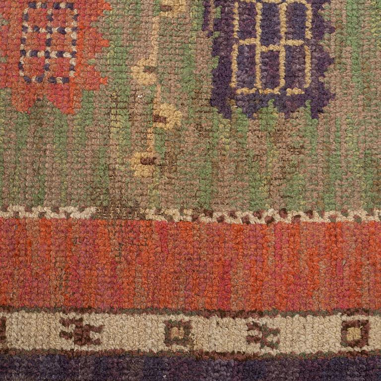 MÄRTA MÅÅS-FJETTERSTRÖM, A CARPET, "Ryttmästarens matta", knotted pile, ca 308,5 x 230,5 cm, signed MMF.