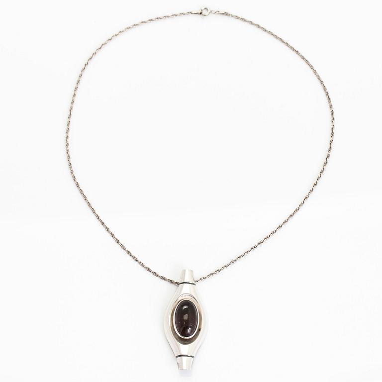 Elis Kauppi, a silver pendant/brooch. Kupittaan Kulta, Turku 1960. With sterling silver chain.