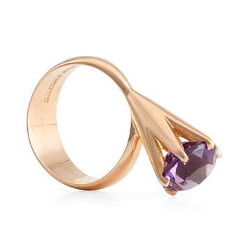240. Elis Kauppi, RING, 14K guld, ametist, finska exportstämplar. 1970-tal.