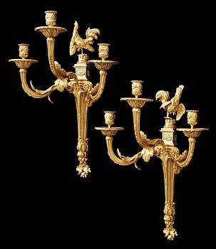 1425. APPLIQUER, för tre ljus, ett par. Tillskrivna  Jean-Louis Prieur, Paris omkring 1770. Louis XVI.