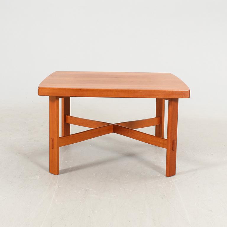 An Alberts 1960/70s teak coffee table.