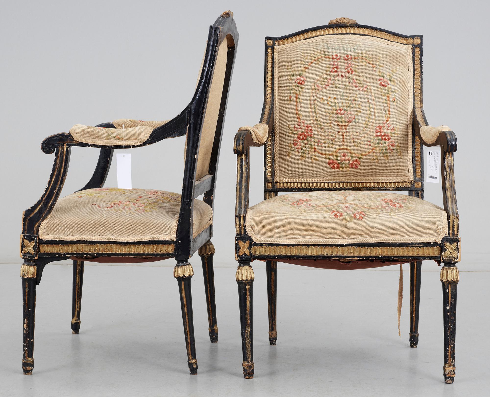 KARMSTOLAR, ett par. Gustavianskt provinsarbete, 1700-talets andra hälft.