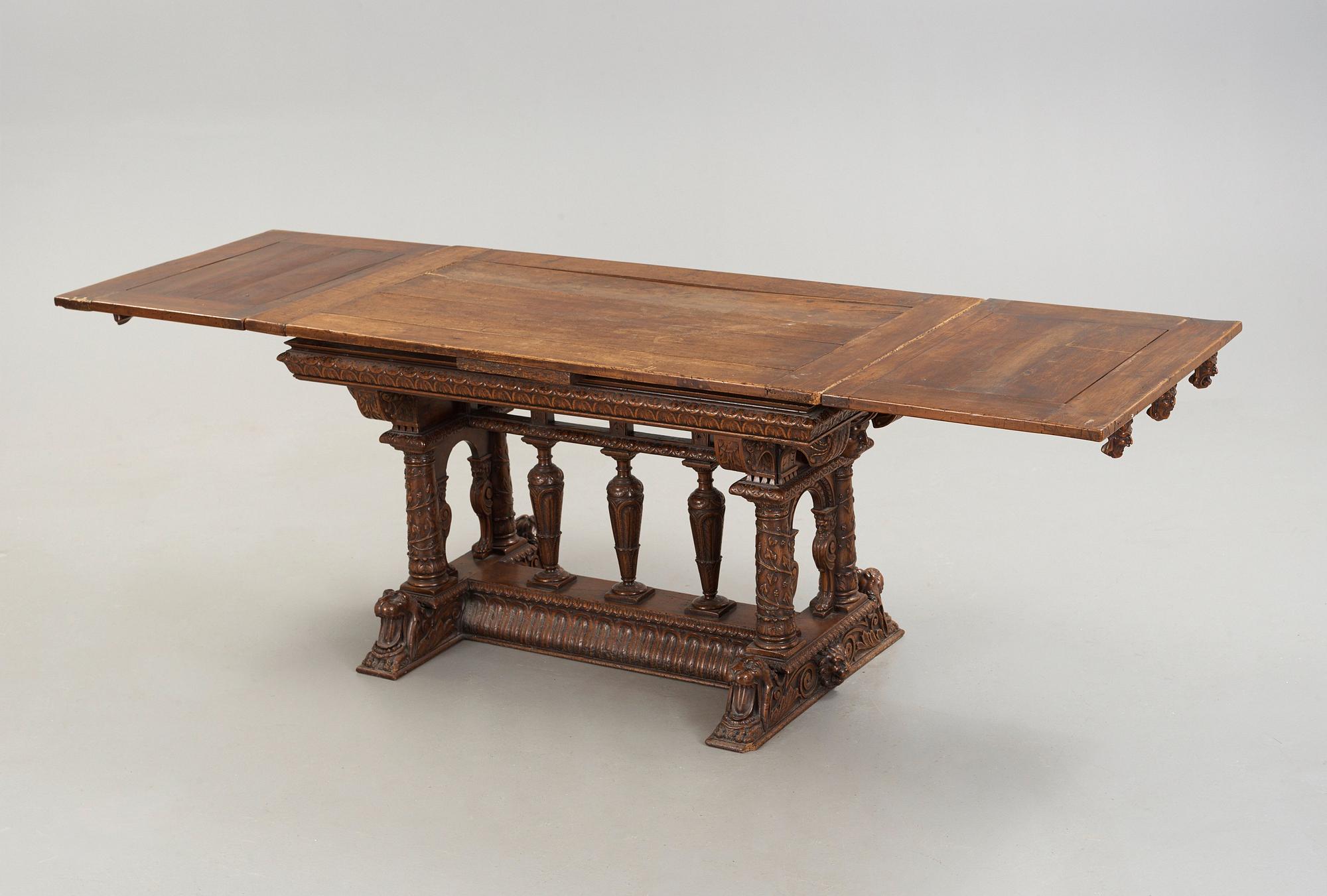 BORD. Renässansstil, 1800-tal.
