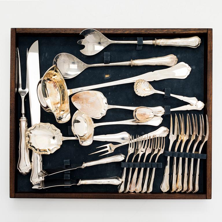 An 118-piece set of 'Chippendale' silver cutlery, Finnish hallmarks. In cutlery box.