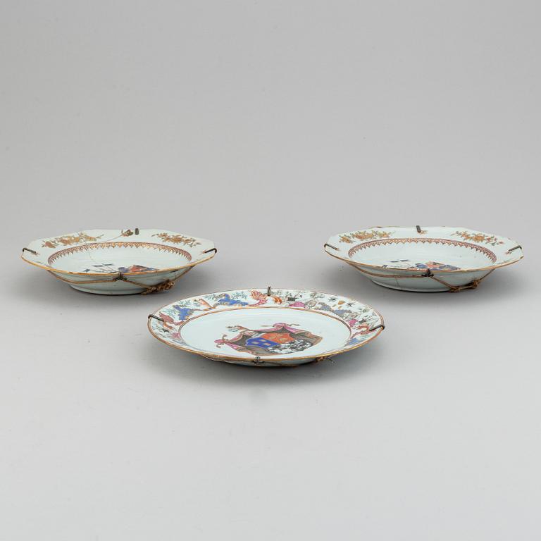 Three armorial dinner plate, Qing dynasty, Qianlong (1736-95).