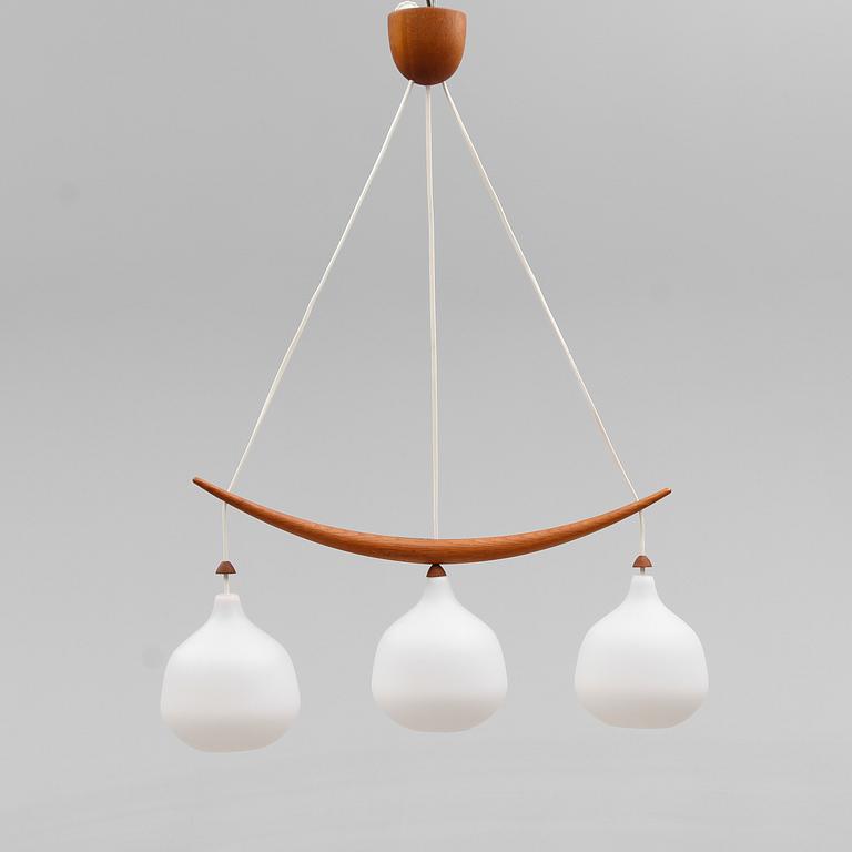 TAKLAMPA, "Bananen", m/512, Uno & Östen Kristiansson, Luxus, Vittsjö, 1950/60-tal. Höjd ca 80 cm.