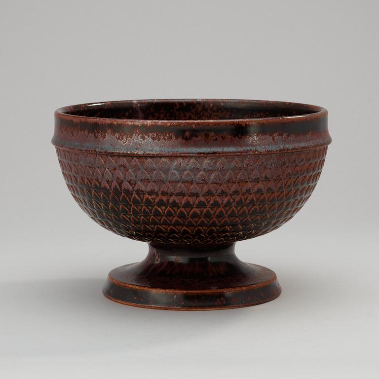 A Stig Lindberg stoneware bowl, Gustavsberg Studio 1972.